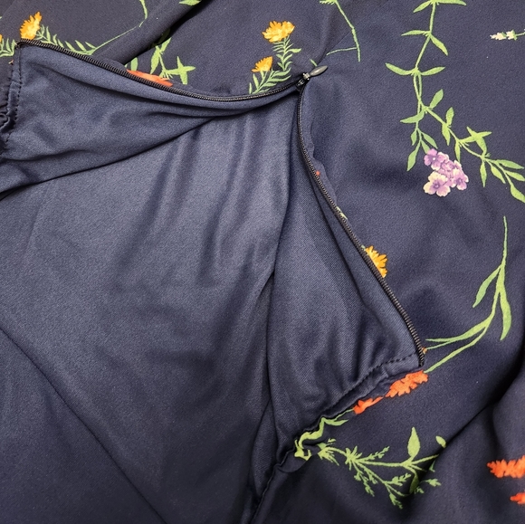 SOLD NWT Lulu’s blue and floral skater dress size medium - Picture 6 of 11